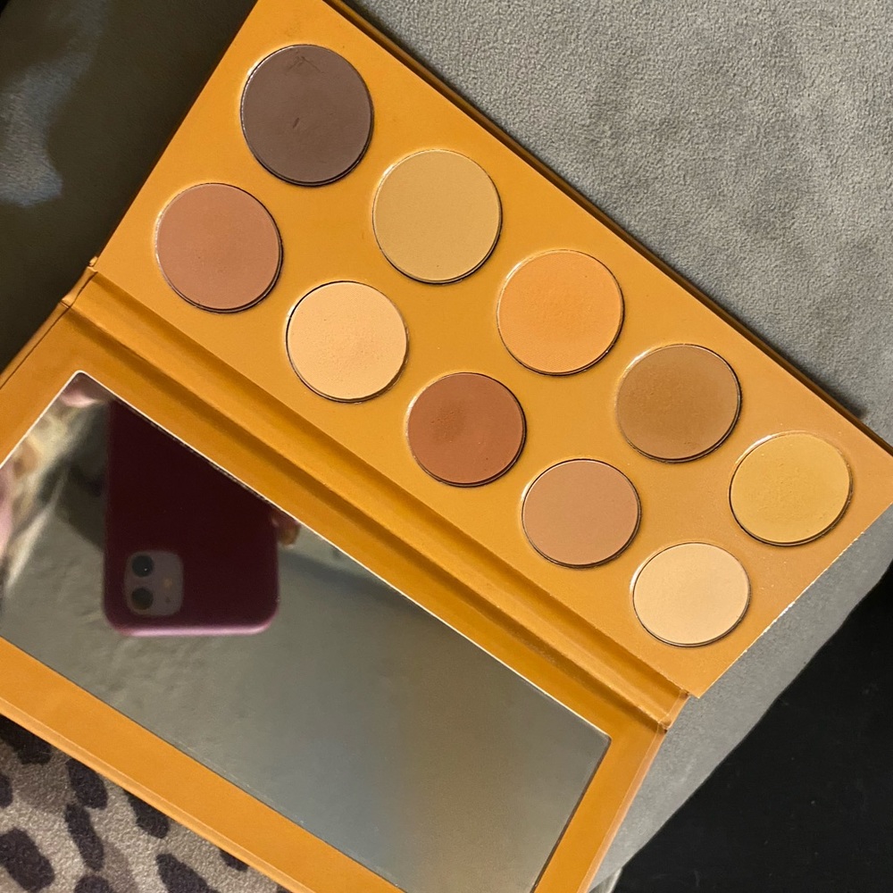 Kkw honey eyeshadow palette